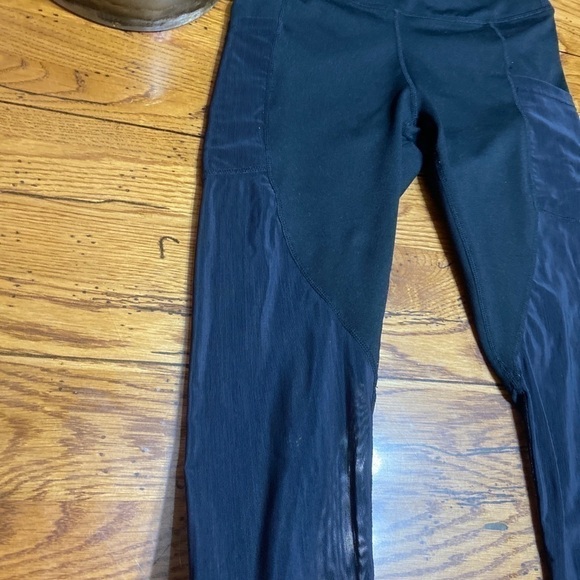 Fabletics Mid Waisted Black Mesh Panel Side Pockets Capri Size S. - Picture 3 of 10